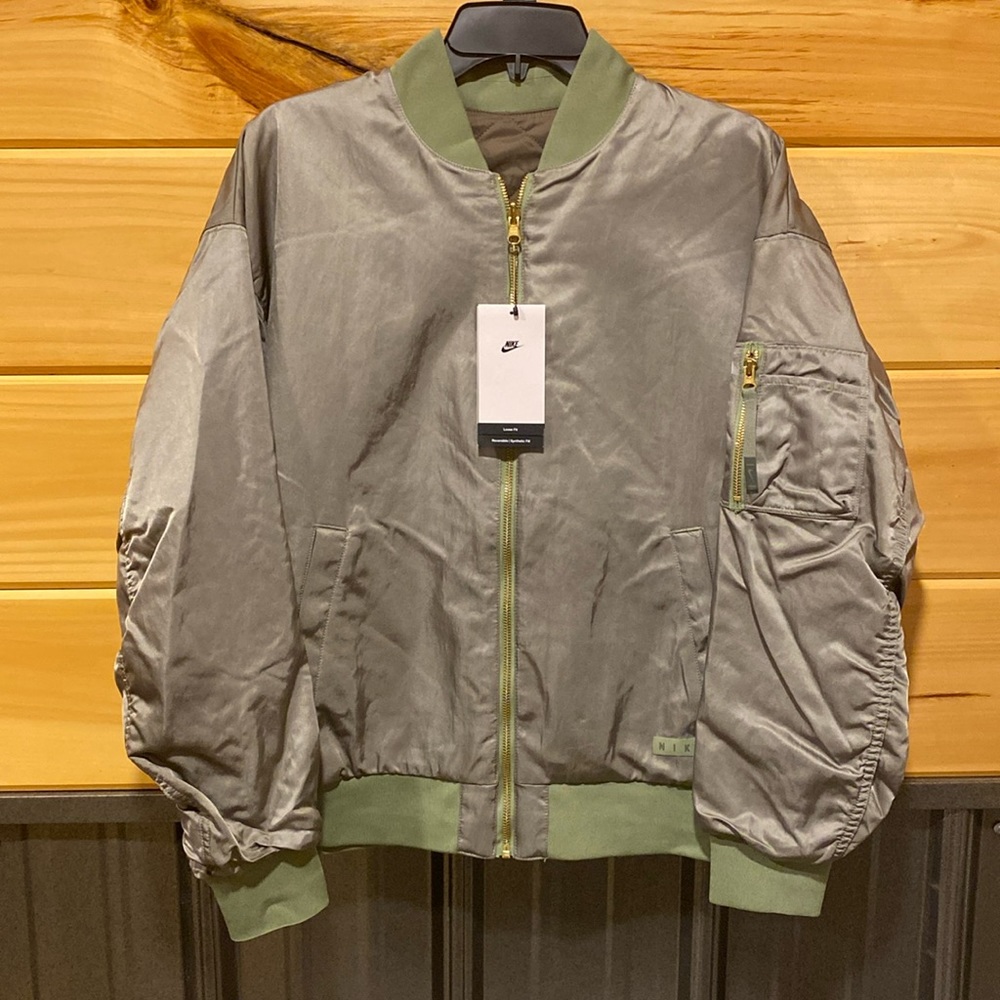 Nike loose fit Women’s Jacket Reversible New with tags size Small